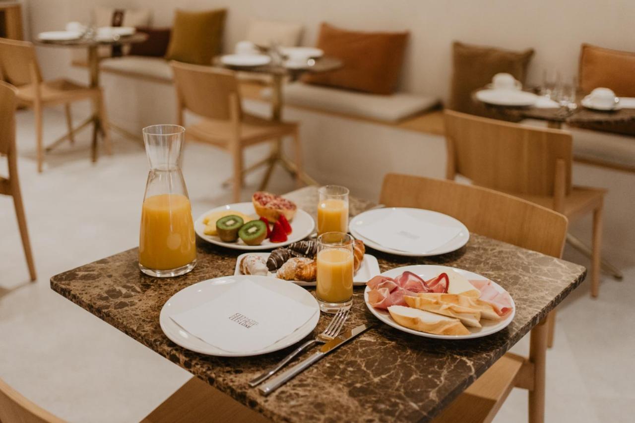 Hotel Petit Luxe تيراسا المظهر الخارجي الصورة