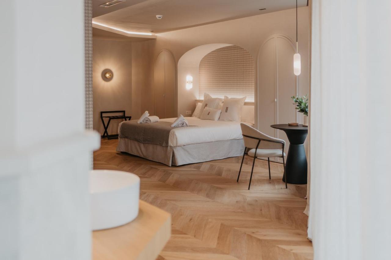 Hotel Petit Luxe تيراسا المظهر الخارجي الصورة