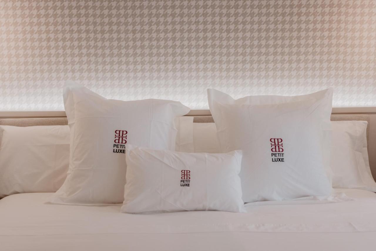 Hotel Petit Luxe تيراسا المظهر الخارجي الصورة