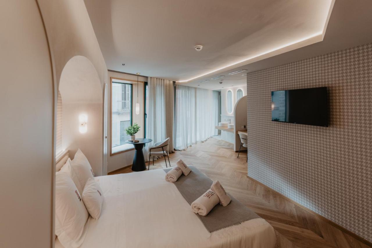Hotel Petit Luxe تيراسا المظهر الخارجي الصورة