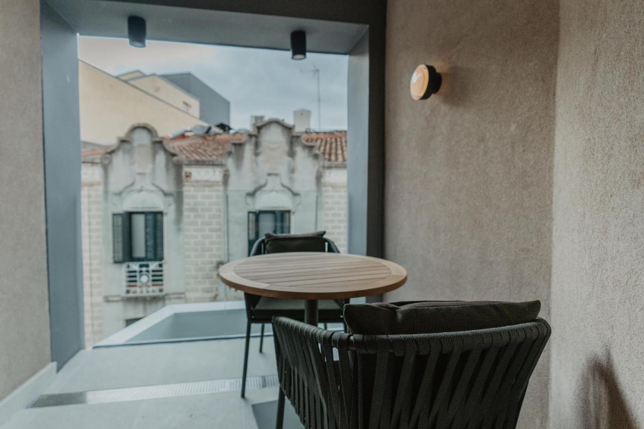 Hotel Petit Luxe تيراسا المظهر الخارجي الصورة