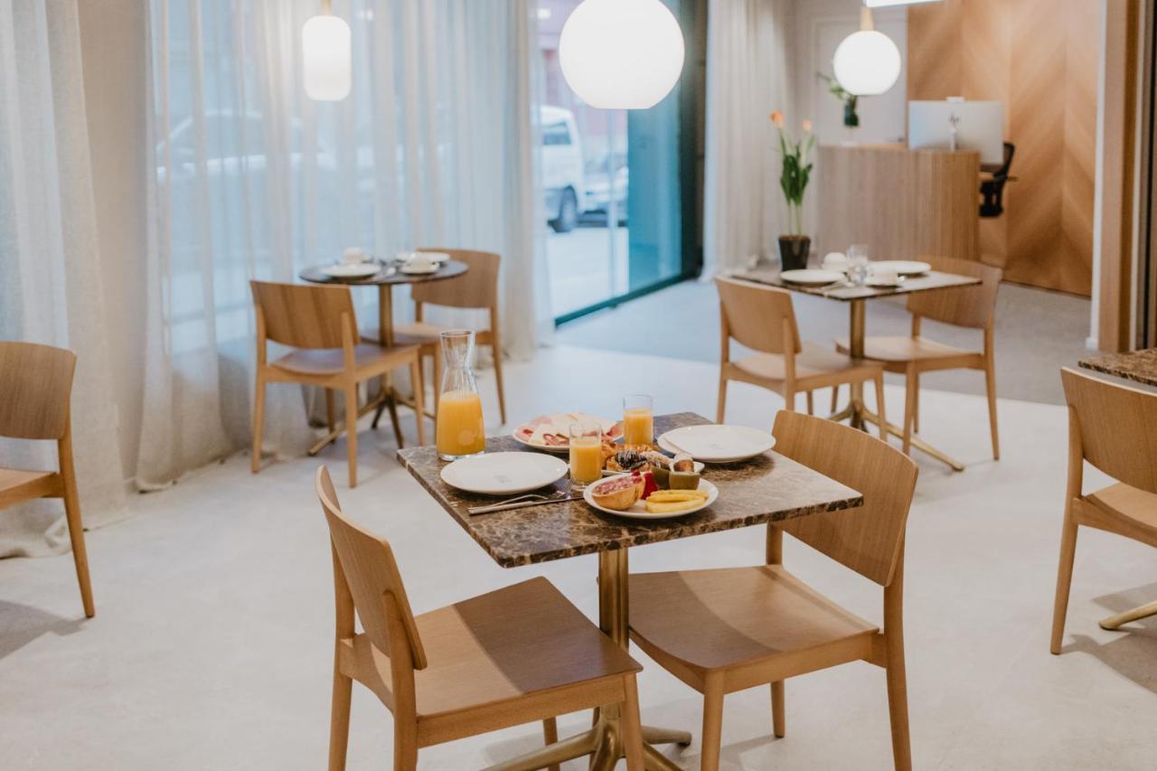 Hotel Petit Luxe تيراسا المظهر الخارجي الصورة