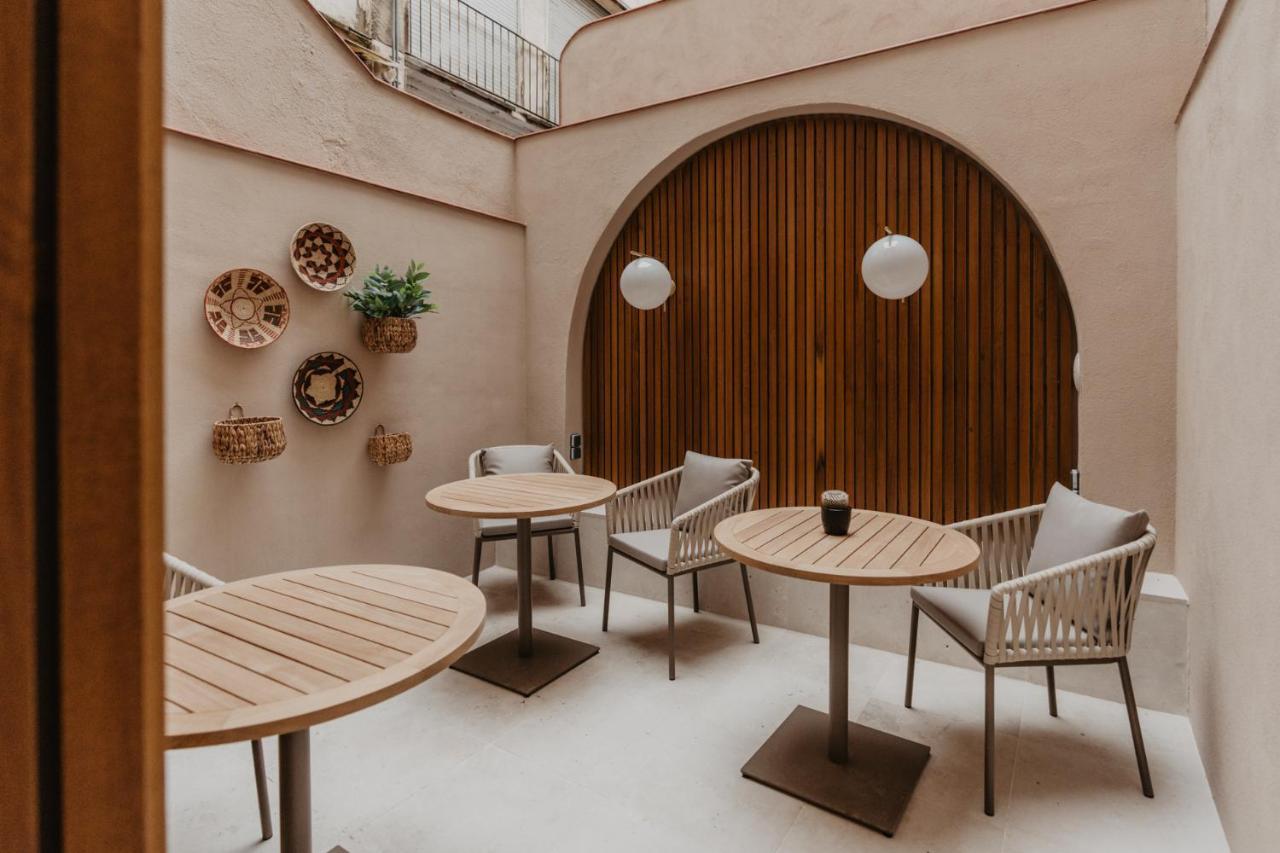 Hotel Petit Luxe تيراسا المظهر الخارجي الصورة