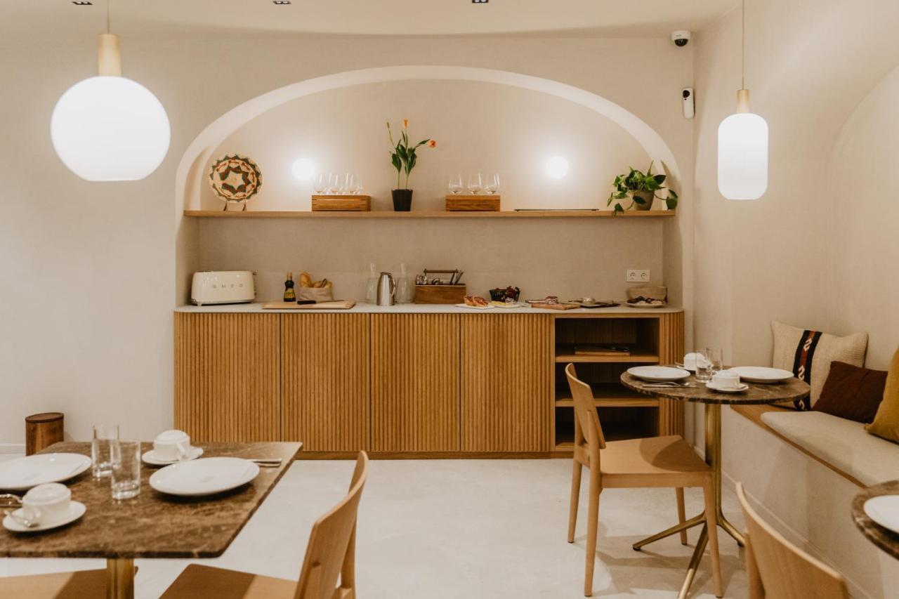 Hotel Petit Luxe تيراسا المظهر الخارجي الصورة