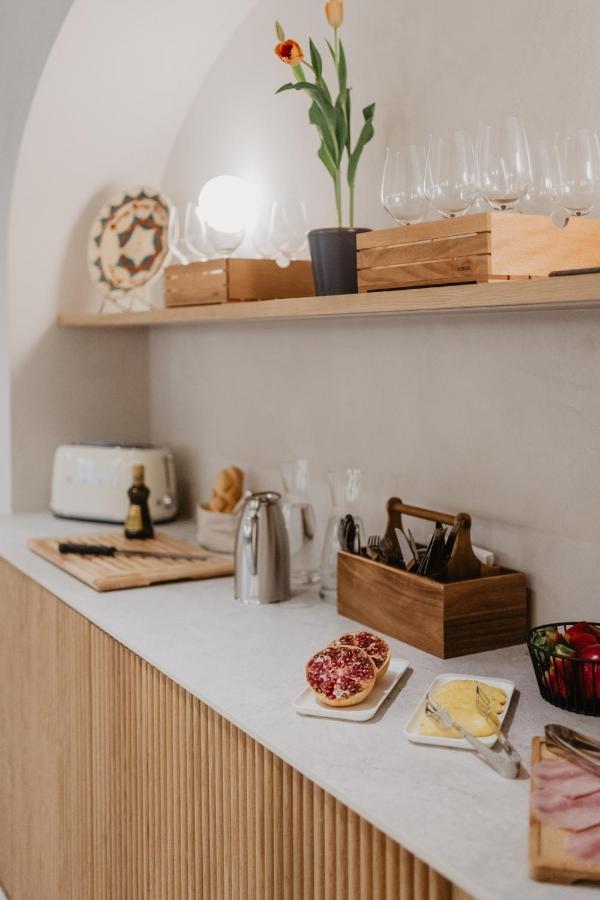 Hotel Petit Luxe تيراسا المظهر الخارجي الصورة