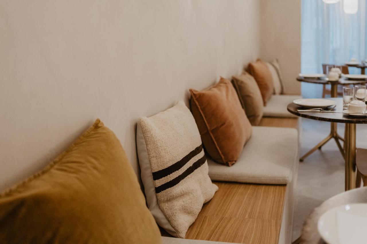 Hotel Petit Luxe تيراسا المظهر الخارجي الصورة