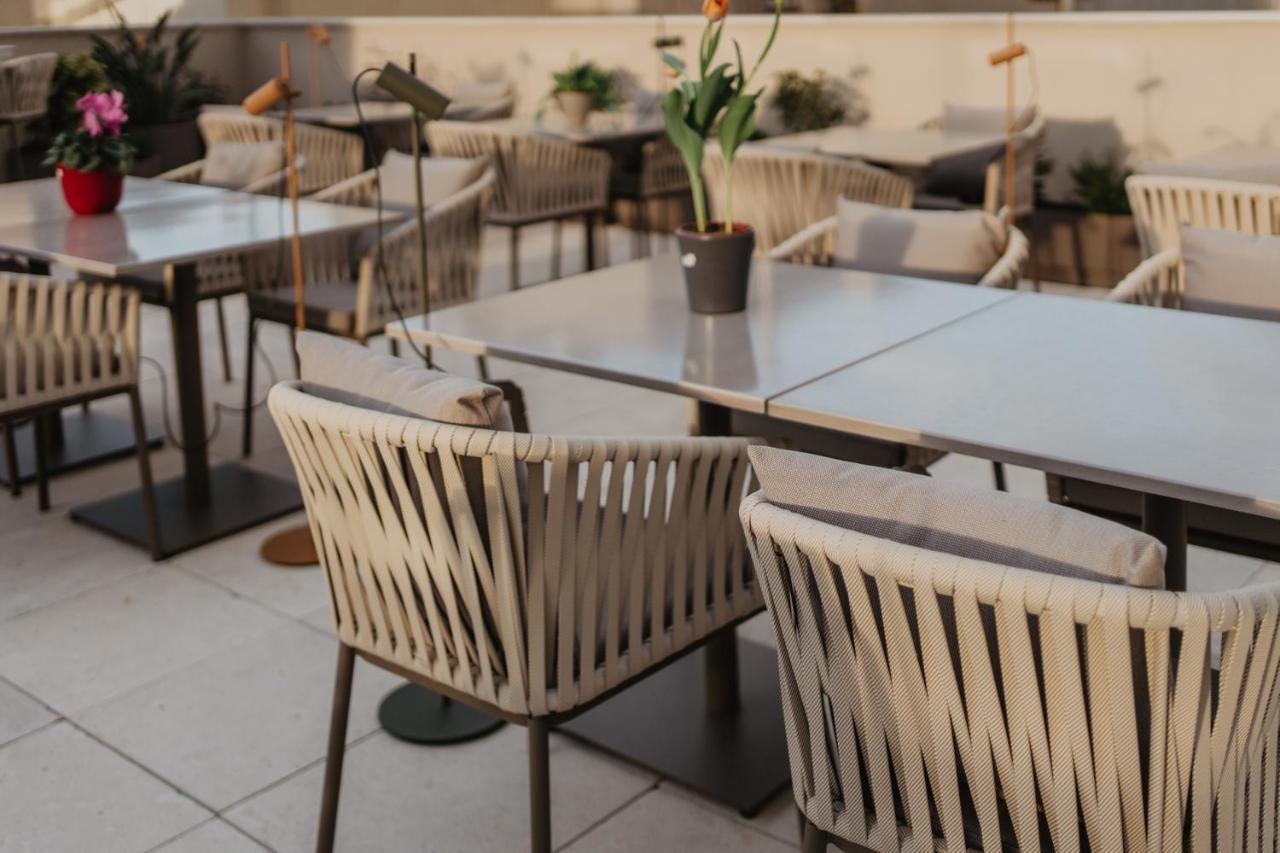 Hotel Petit Luxe تيراسا المظهر الخارجي الصورة