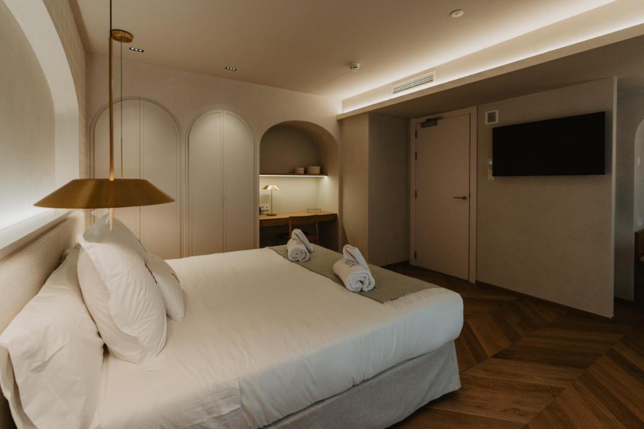 Hotel Petit Luxe تيراسا المظهر الخارجي الصورة