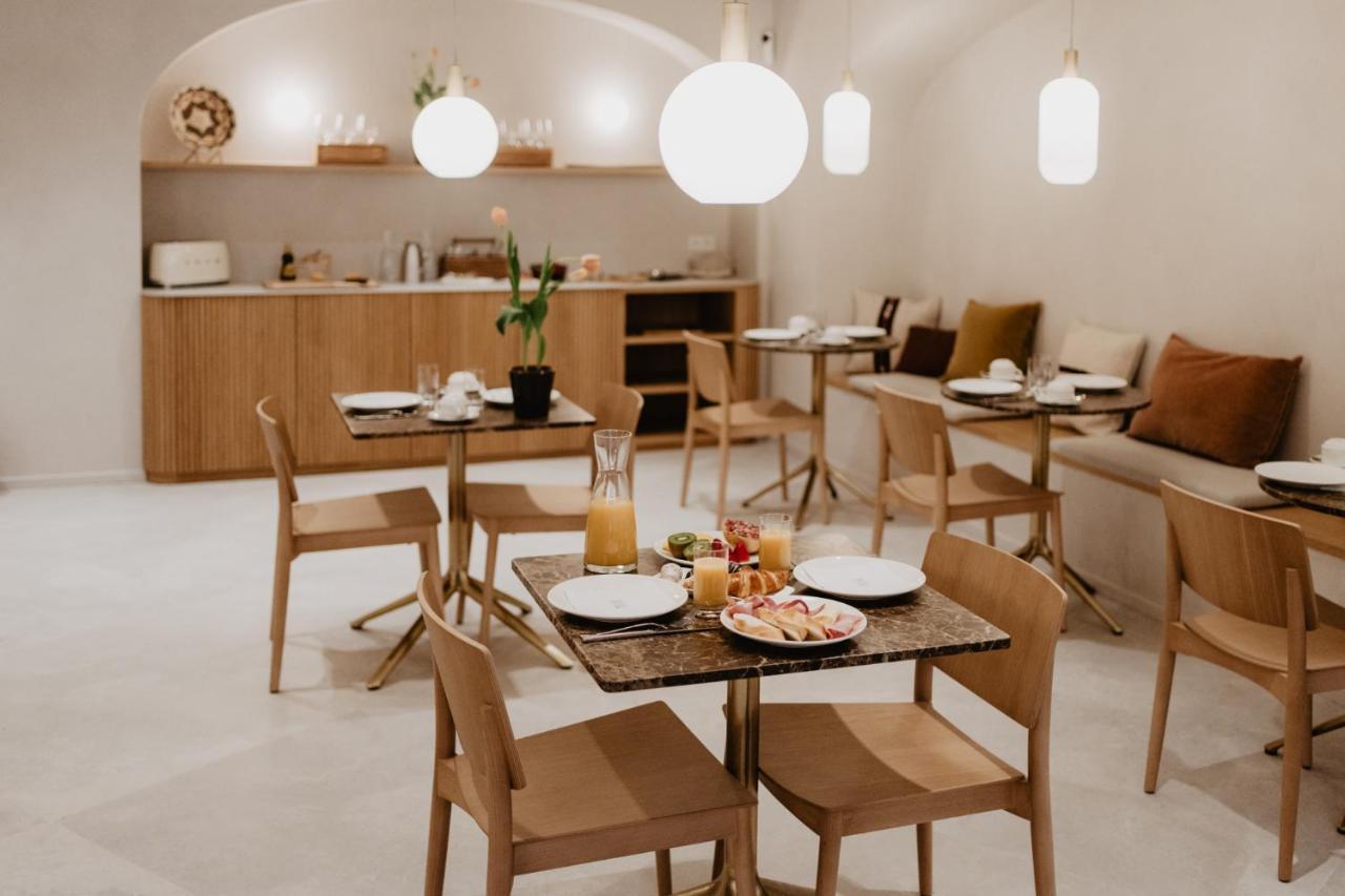 Hotel Petit Luxe تيراسا المظهر الخارجي الصورة