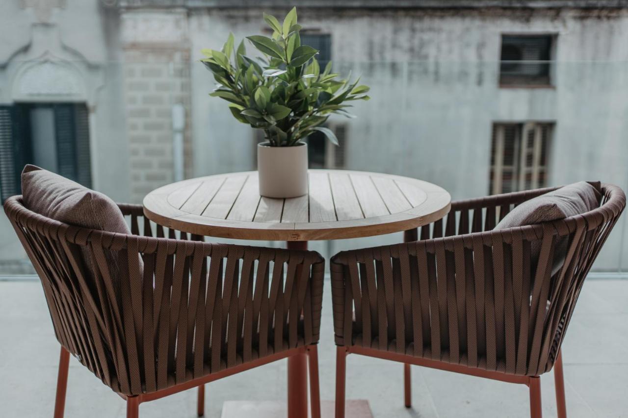 Hotel Petit Luxe تيراسا المظهر الخارجي الصورة