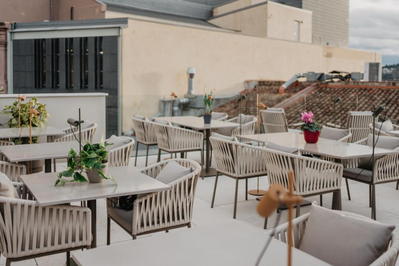 Hotel Petit Luxe تيراسا المظهر الخارجي الصورة