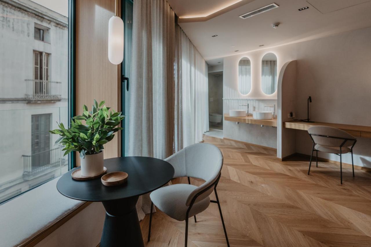 Hotel Petit Luxe تيراسا المظهر الخارجي الصورة
