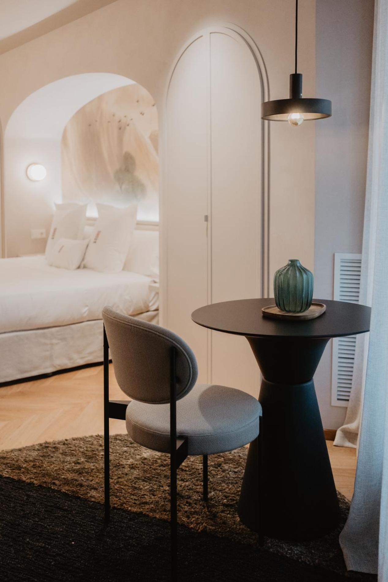 Hotel Petit Luxe تيراسا المظهر الخارجي الصورة