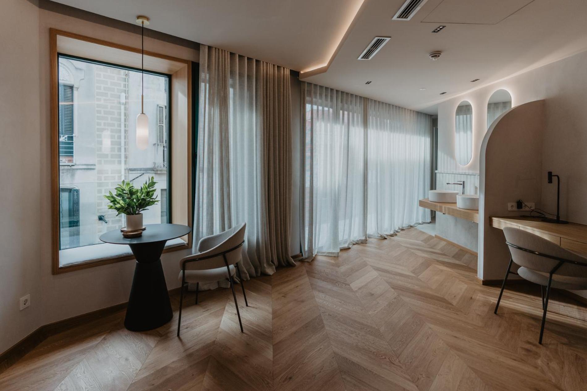 Hotel Petit Luxe تيراسا المظهر الخارجي الصورة