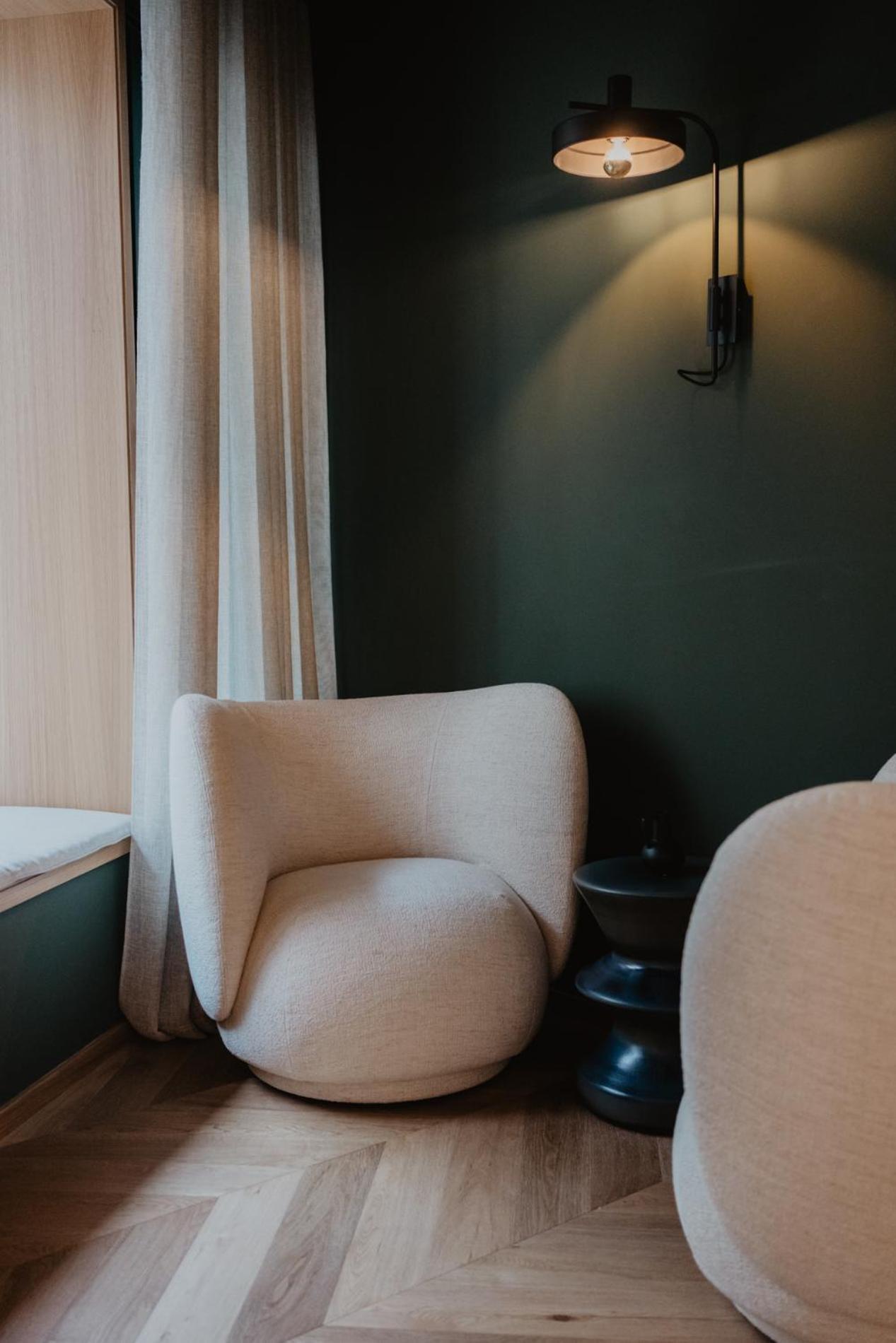 Hotel Petit Luxe تيراسا المظهر الخارجي الصورة