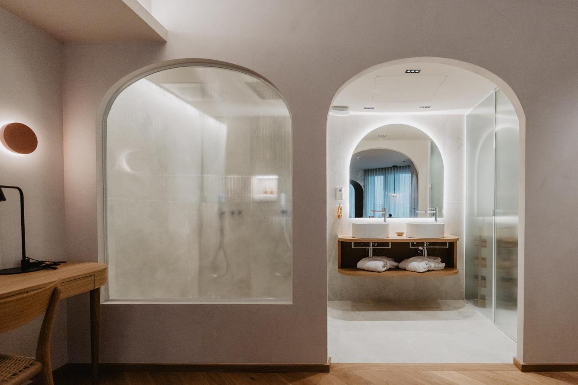 Hotel Petit Luxe تيراسا المظهر الخارجي الصورة