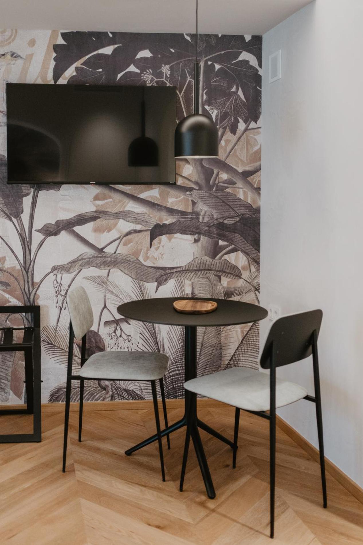 Hotel Petit Luxe تيراسا المظهر الخارجي الصورة