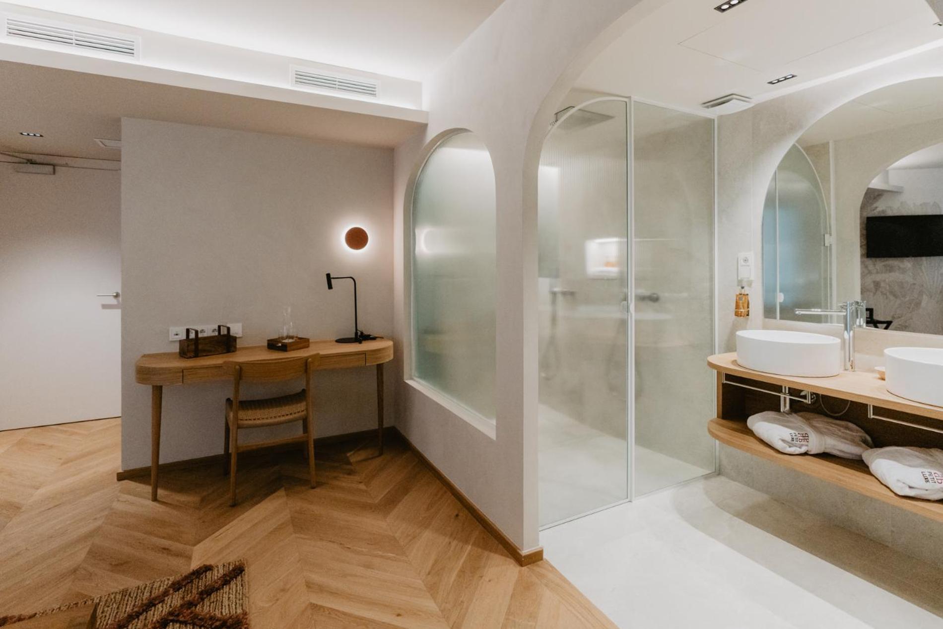Hotel Petit Luxe تيراسا المظهر الخارجي الصورة